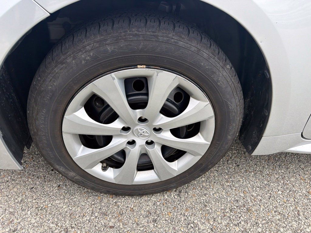 Used 2020 Toyota Corolla LE FWD image 17