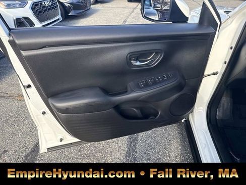 Used 2023 Honda HR-V LX image 16