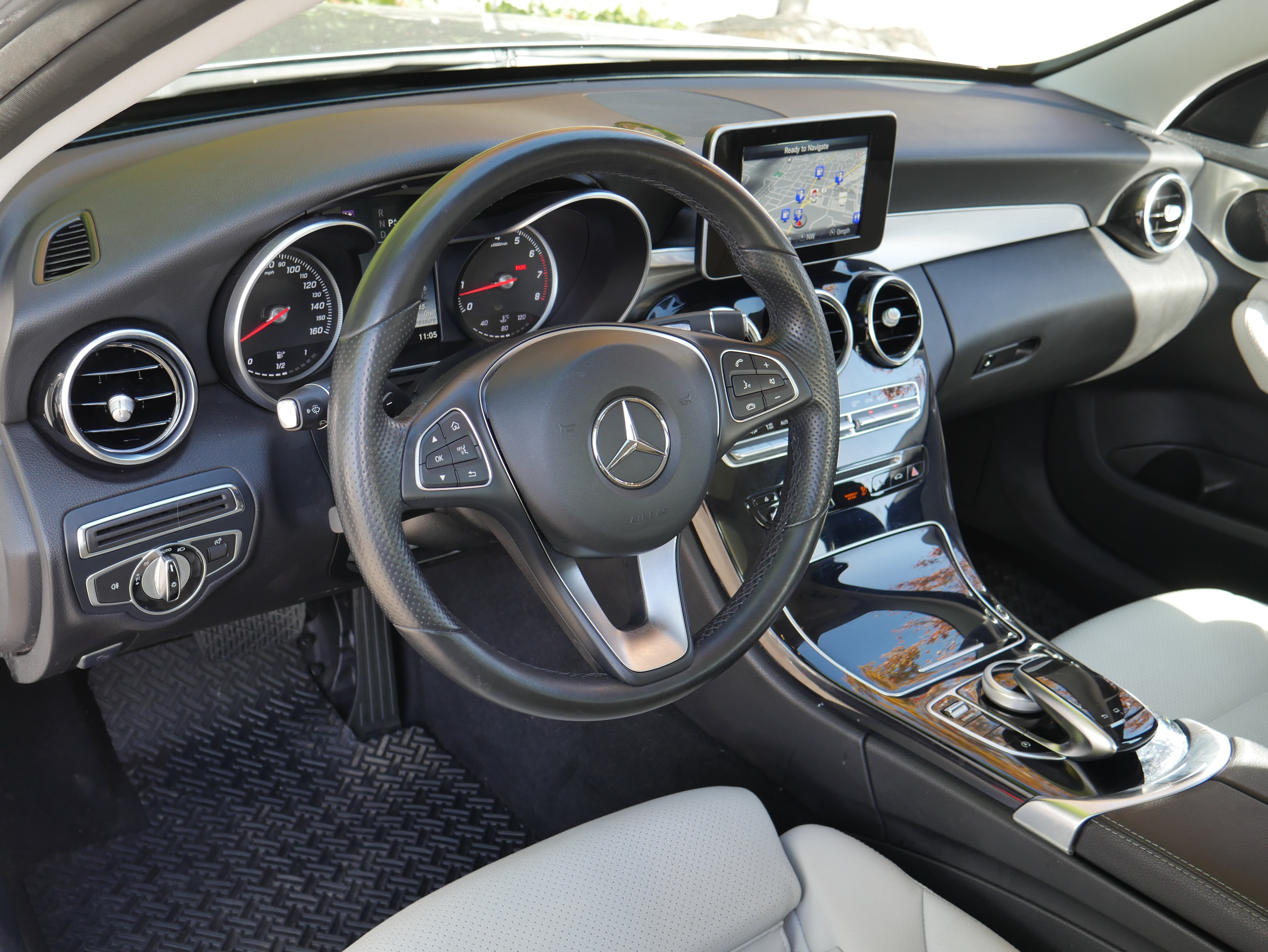 Used 2016 Mercedes-Benz C 300 4MATIC Sedan image 4