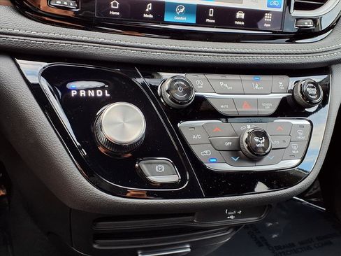 New 2026 Chrysler Pacifica Select image 11