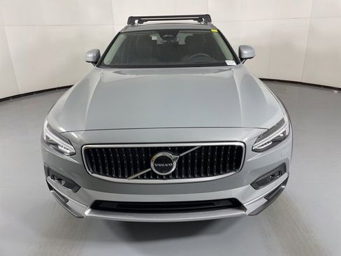 New 2025 Volvo V90 B6 Cross Country Ultra w/ Climate Package image 3