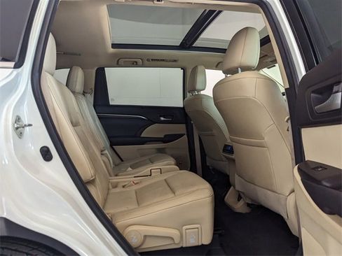 Used 2015 Toyota Highlander Limited image 16