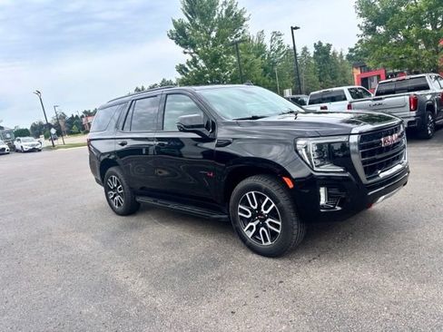 Used 2024 GMC Yukon AT4 w/ Technology Package AWD/4WD image 4