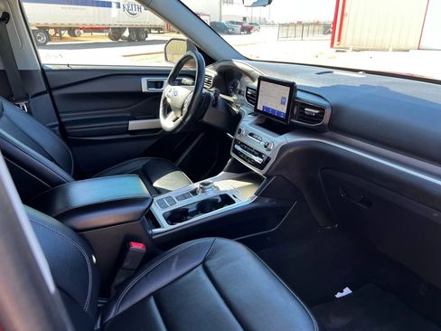 Used 2019 Ford Explorer XLT w/ Equipment Group 202A FWD image 23