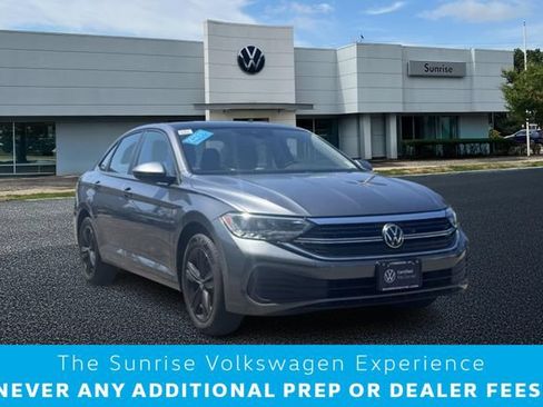 Used 2023 Volkswagen Jetta SE w/ Panoramic Sunroof Package FWD image 1