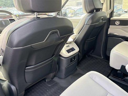 New 2025 Lincoln Navigator L Reserve image 17