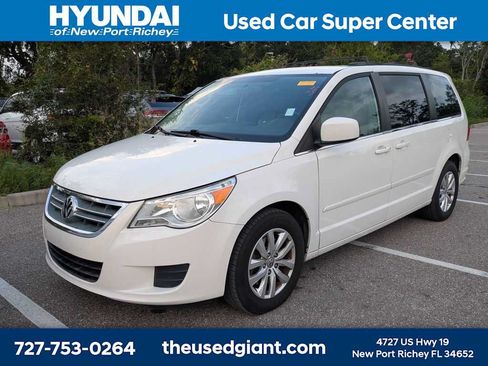 Used 2012 Volkswagen Routan SE FWD image 1