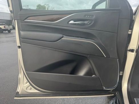 Used 2023 Cadillac Escalade Premium Luxury image 17