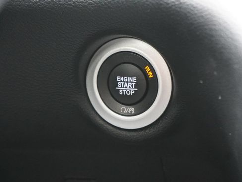 Used 2025 Chrysler Pacifica Select FWD image 23