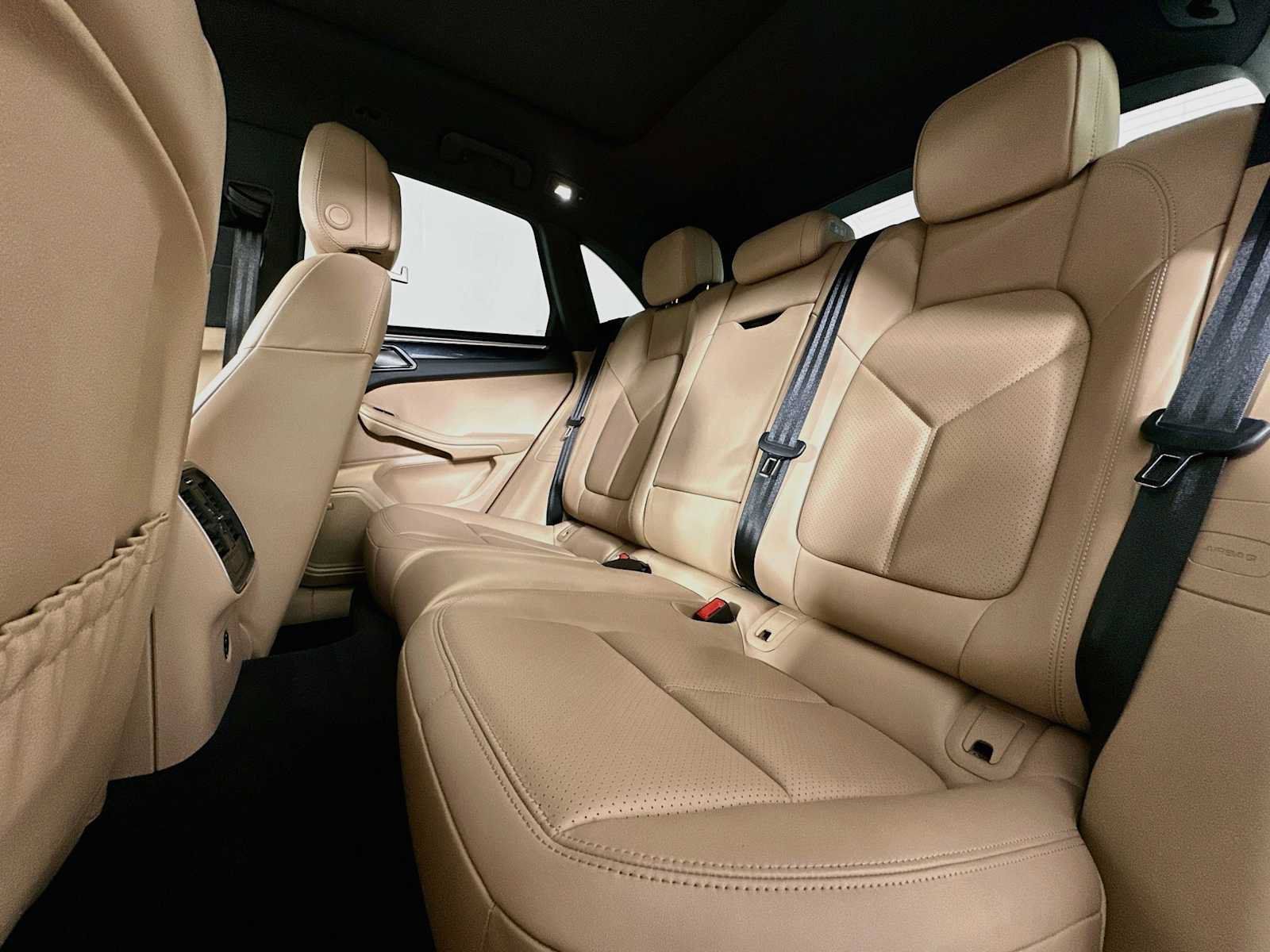 Certified 2021 Porsche Macan AWD/4WD image 23