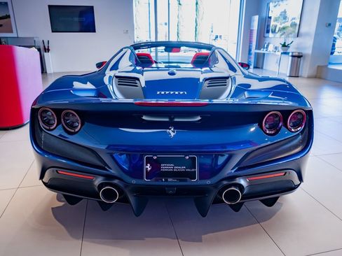 Used 2022 Ferrari F8 Tributo RWD image 8