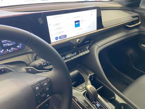 Used 2025 Toyota Crown Signia w/ Advanced Technology Package image 24