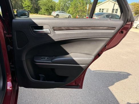 Used 2015 Chrysler 300 Limited w/ 300 Premium Group RWD image 18