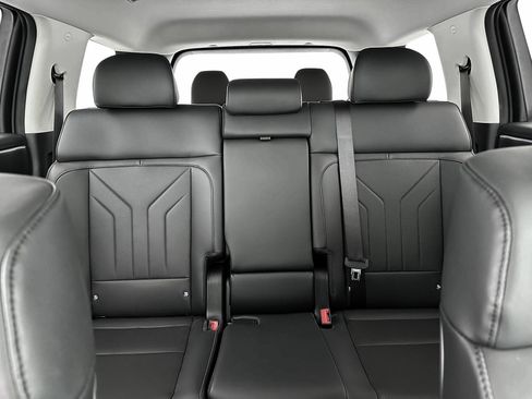 Used 2025 Hyundai Santa Fe SEL FWD image 16