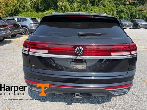 Used 2024 Volkswagen Atlas Cross Sport SE FWD image 4