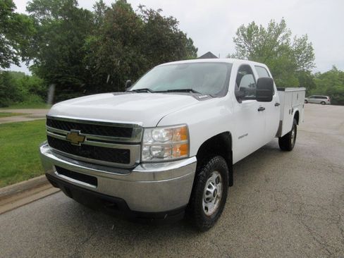 Used 2012 Chevrolet Silverado 2500 W/T w/ Snow Plow Prep Package AWD/4WD image 2