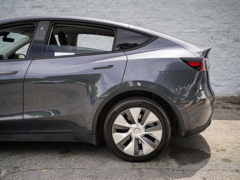 Used 2023 Tesla Model Y Long Range image 12