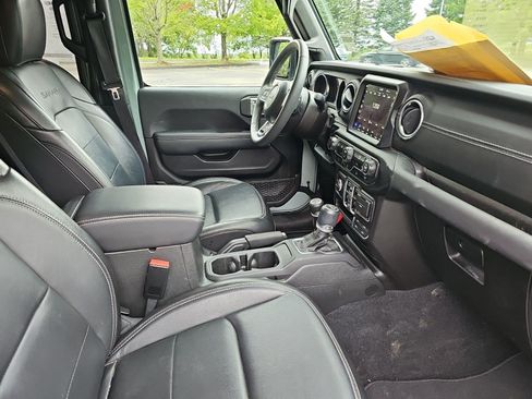 Used 2023 Jeep Wrangler Unlimited Sahara w/ Cold Weather Group AWD/4WD image 10