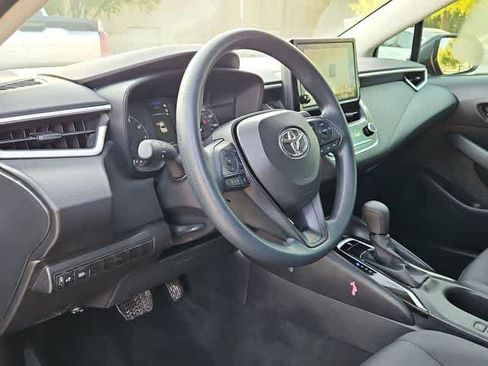 Used 2025 Toyota Corolla LE FWD image 10