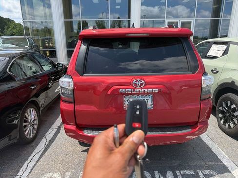 Used 2022 Toyota 4Runner SR5 RWD image 4