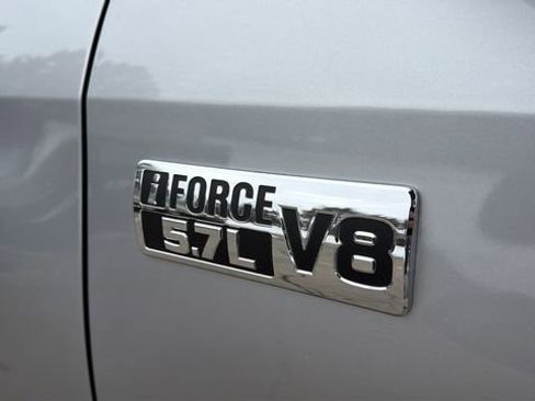 Used 2014 Toyota Tundra SR5 w/ SR5 Upgrade Package image 33