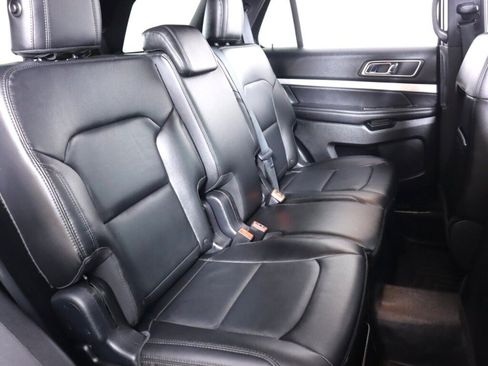 Used 2017 Ford Explorer XLT w/ Equipment Group 202A AWD/4WD image 44