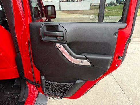 Used 2014 Jeep Wrangler Unlimited Sahara w/ Dual Top Group image 20