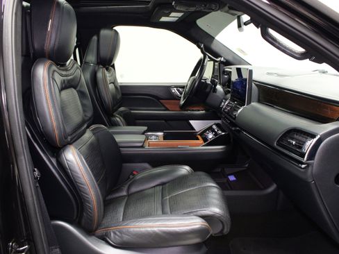 Used 2023 Lincoln Navigator Black Label AWD/4WD image 17