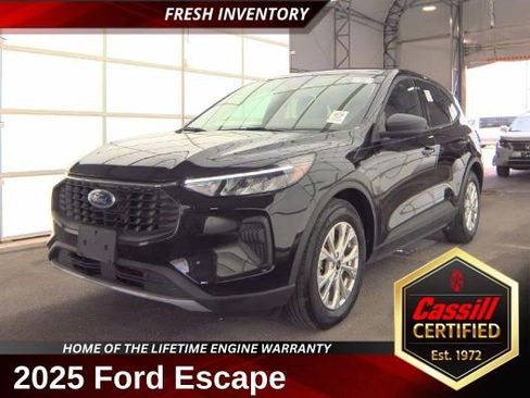 Used 2025 Ford Escape Active w/ Cold Weather Package FWD image 1