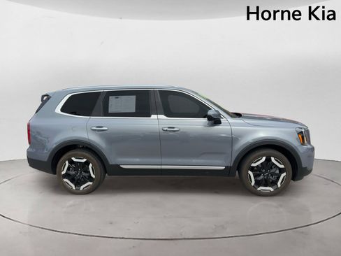 Certified 2024 Kia Telluride S FWD image 3
