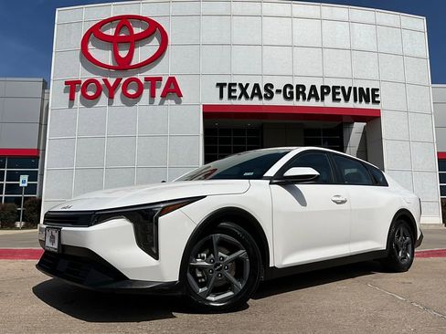 Used 2025 Kia K4 LXS image 2