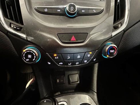 Used 2017 Chevrolet Cruze LT w/ Convenience Package FWD image 39