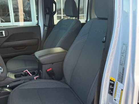 Used 2024 Jeep Wrangler Sahara w/ Technology Group image 9