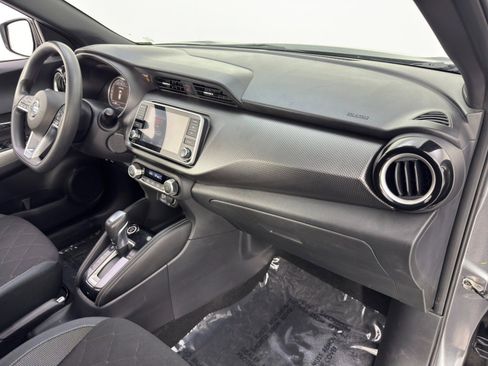 Used 2019 Nissan Kicks SV image 13