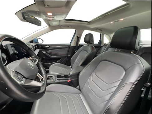 Used 2025 Volkswagen Jetta SEL FWD image 18