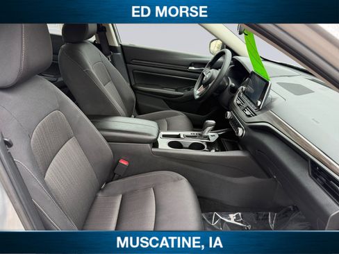 Used 2024 Nissan Altima 2.5 SV FWD image 15