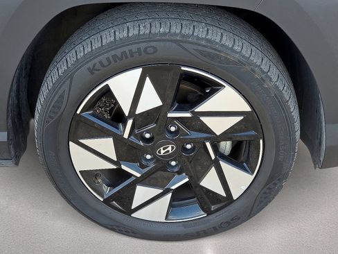 Used 2025 Hyundai Kona SEL FWD image 11