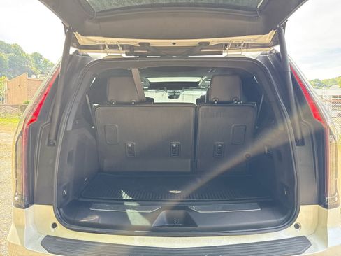 Used 2023 Cadillac Escalade Sport Platinum w/ LPO, ONYX Package image 27