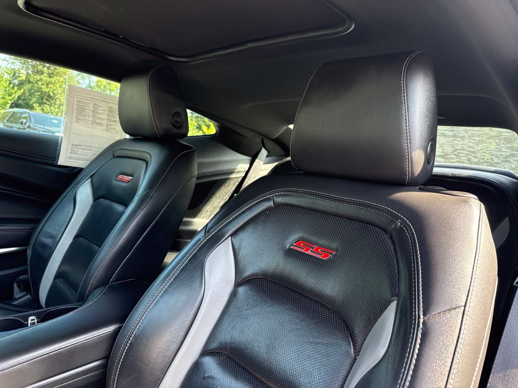 Used 2019 Chevrolet Camaro SS RWD image 17