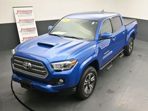 Used 2016 Toyota Tacoma TRD Sport w/ Towing Package image 28