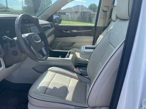 Used 2022 GMC Yukon XL Denali AWD/4WD image 9