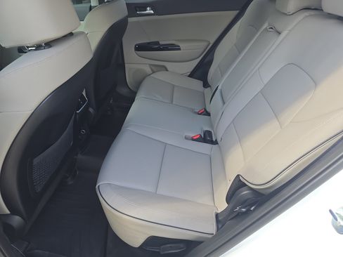 Certified 2022 Kia Sportage EX w/ EX Technology Package FWD image 17