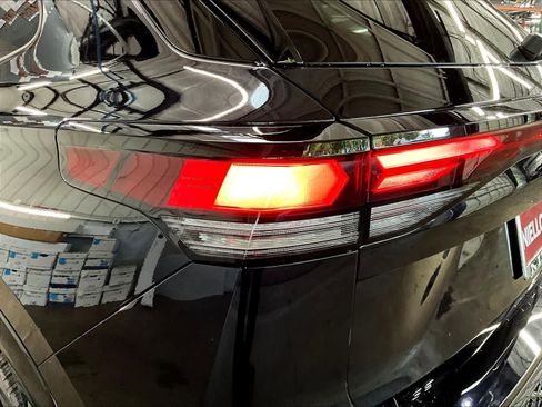 New 2026 Volkswagen Tiguan SE R-Line image 25