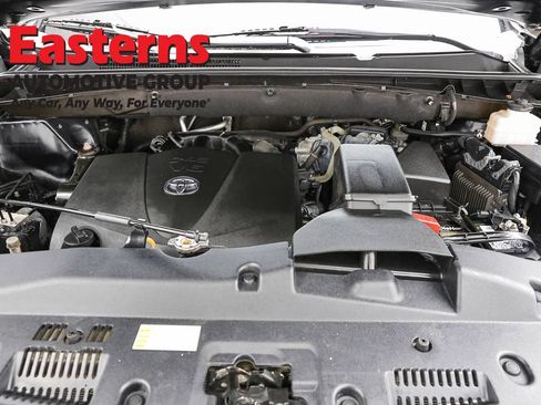 Used 2019 Toyota Highlander XLE AWD/4WD image 7