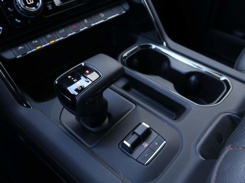 Used 2025 GMC Sierra 1500 AT4 image 15