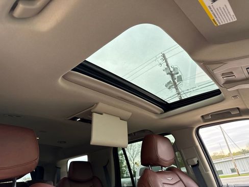 Used 2019 Cadillac Escalade Premium Luxury AWD/4WD image 13