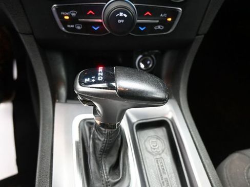 Used 2019 Dodge Charger SXT image 25