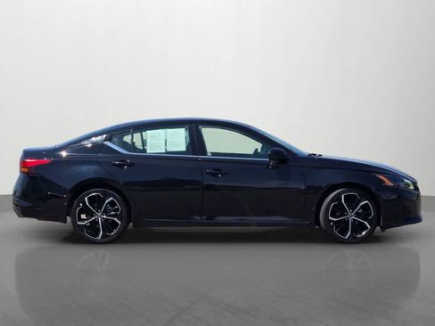 Used 2023 Nissan Altima 2.5 SR FWD image 7
