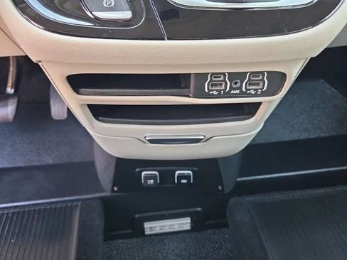 Used 2021 Chrysler Voyager Lxi FWD image 17
