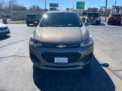 Used 2020 Chevrolet Trax LT image 2